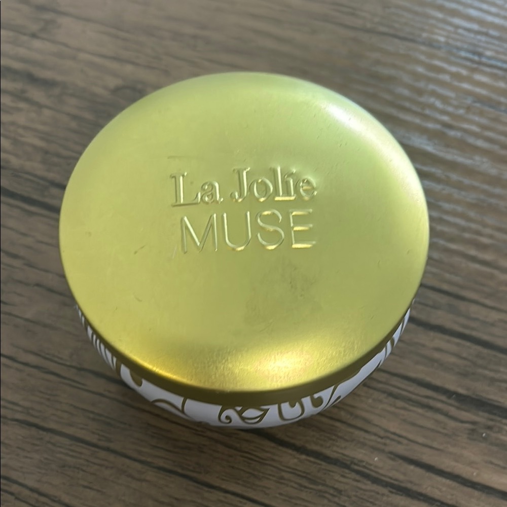 La Jolie Muse vanilla and coconut candle